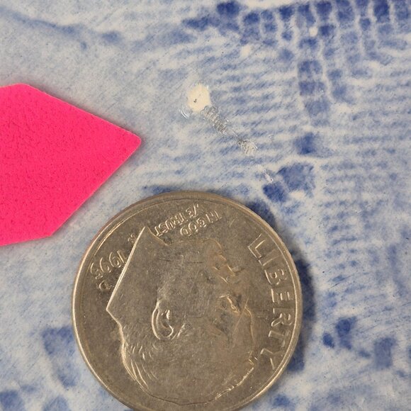 Heart Shaped Glazed Ceramic Plate with Embossed Cherubs - Picture 14 of 16